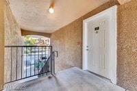 Building Photo - Stunning condo in Henderson!