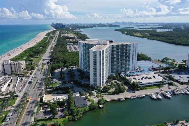 Building Photo - 100 Bayview Dr