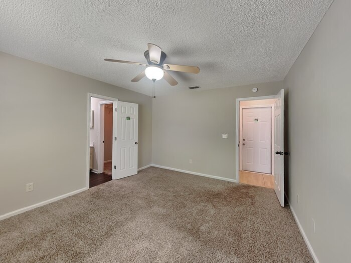Building Photo - 6656 Delta Post Dr W