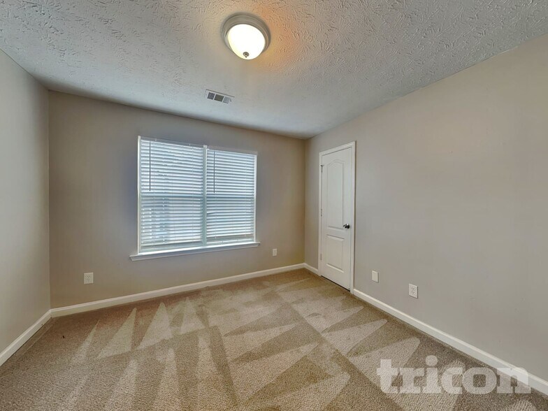 Building Photo - 266 Summer Hill Cir