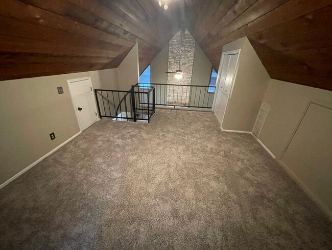 Building Photo - NEW ON MARKET