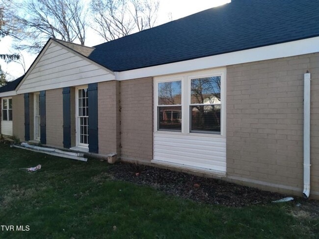 Building Photo - 416 Cherokee Village Dr