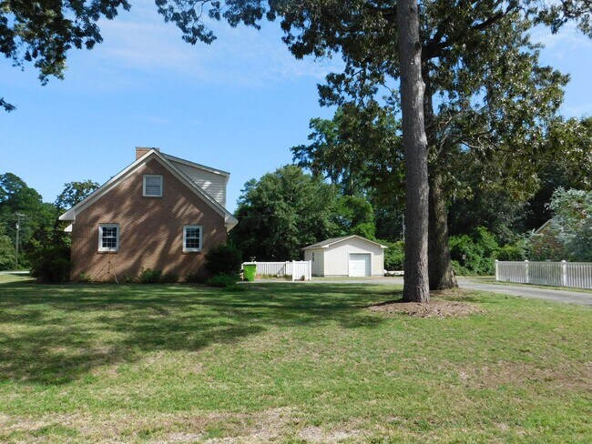 Building Photo - 509 W Wilson Creek Dr