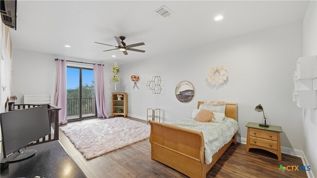 Building Photo - 628 Country Ln Dr