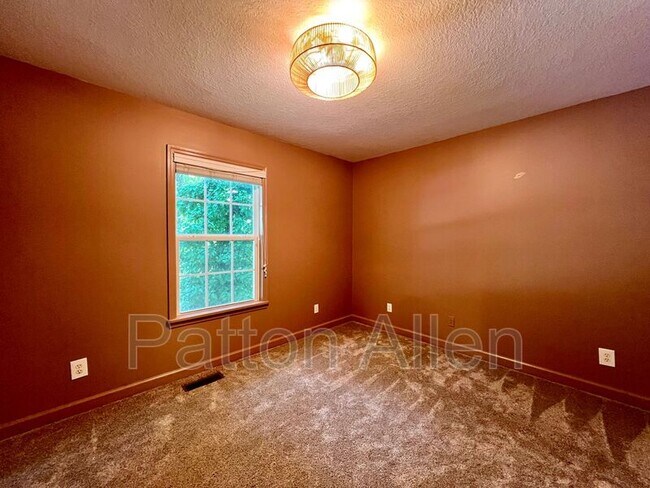 Building Photo - 48 Mountain Site Ln