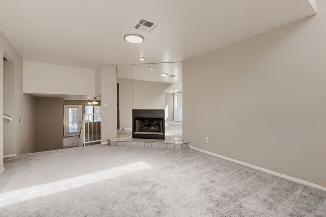 Building Photo - Townhome for Rent