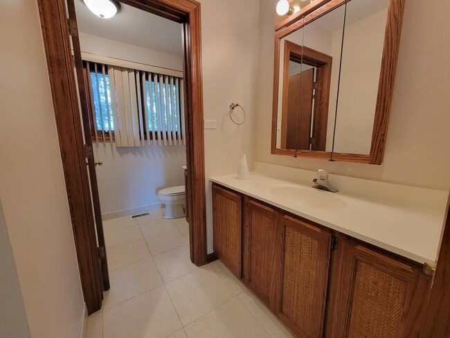 Building Photo - 3483 S Shore Dr