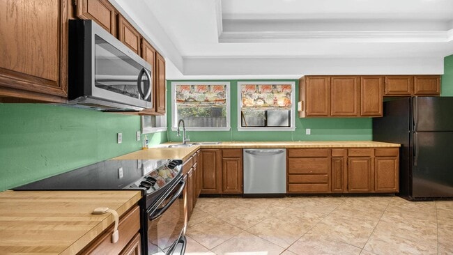 Building Photo - 904 Dogwood Ct