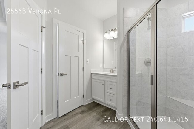 Building Photo - 2556B Verona Pl