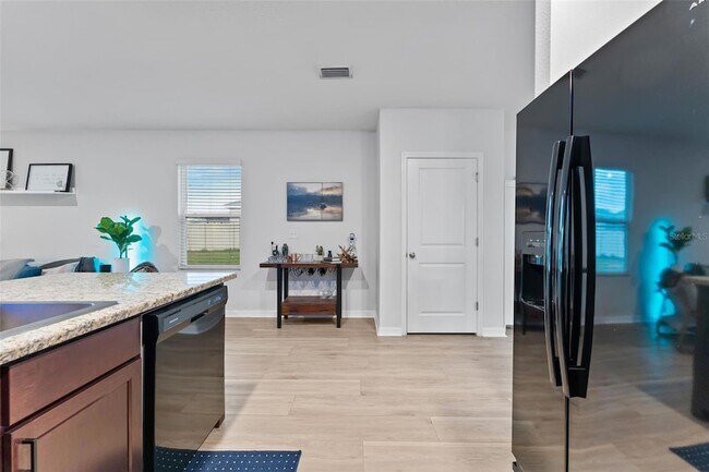 Building Photo - 10918 Trailing Vine Dr