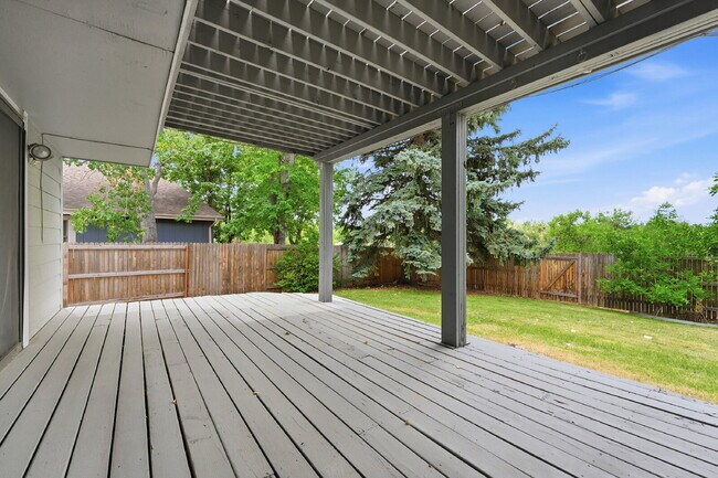 Building Photo - $2,940.95 - 3 bed 2.5 bath Home in Centennial with Central AC, and Great Backyard Space!
