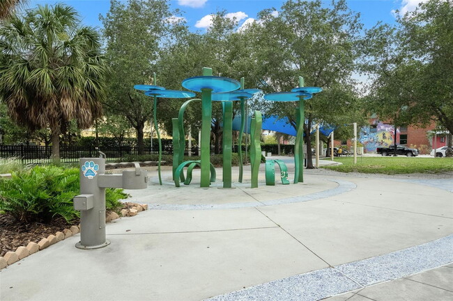 Building Photo - Modern 2 Bed/2 Bath Condo