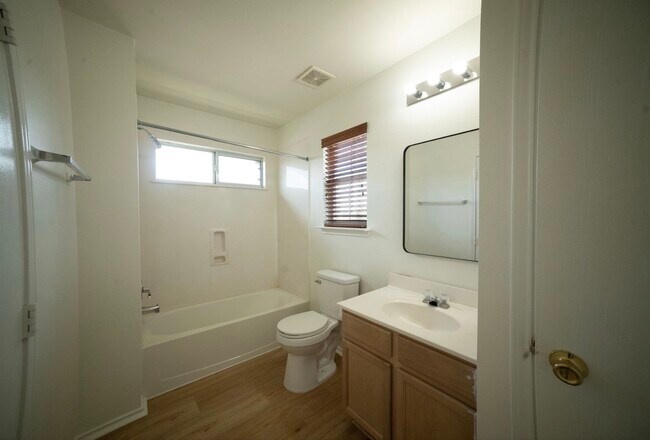 Building Photo - 9519 Deep Valley Dr