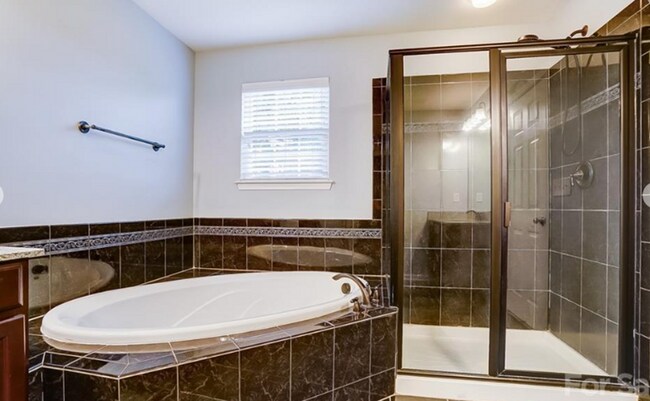 Building Photo - 4818 Summerside Dr