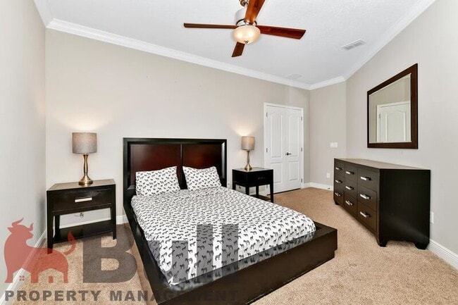 Building Photo - 8233 Canetti St