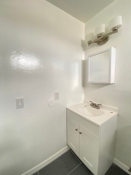 Building Photo - 4807 W 17th St