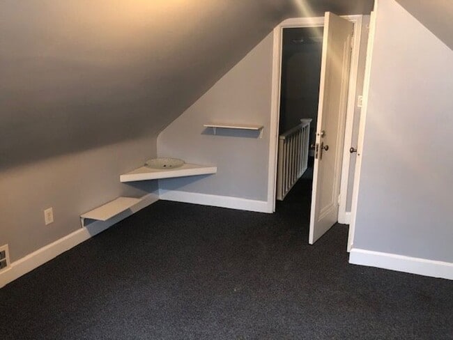 Building Photo - Great 4 Bedroom Home In Harper Woods