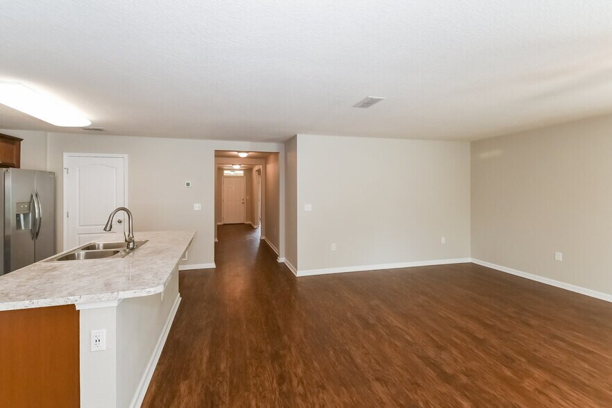 Building Photo - 2150 Tyson Lake Dr