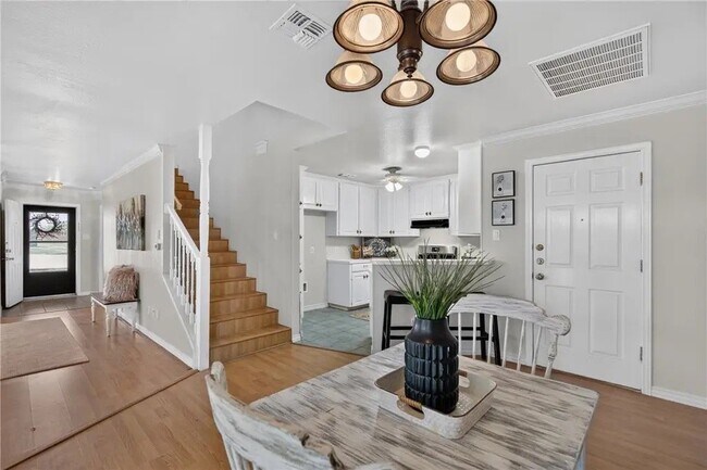 Building Photo - 4022 Wood River Dr