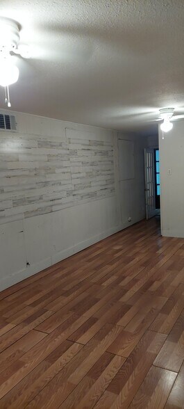 Building Photo - 2031 Beechaven Dr