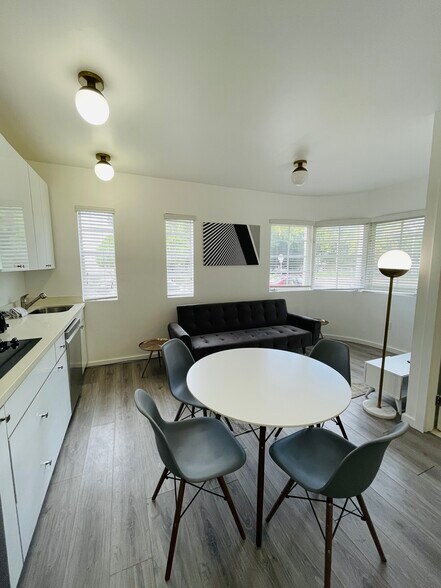 Building Photo - 810 7th St