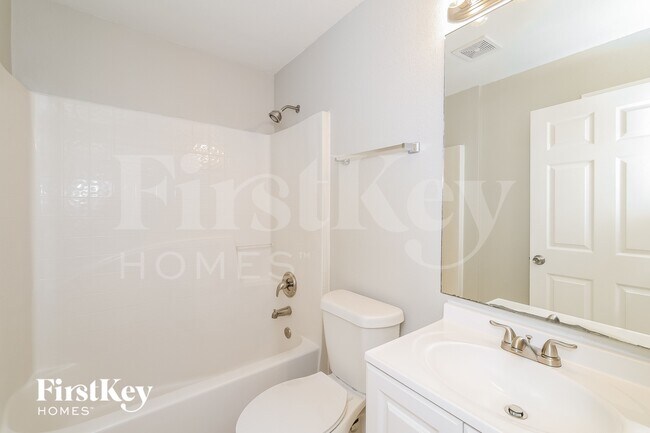 Building Photo - 612 Camel Ln