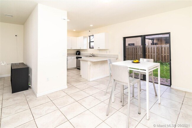 Building Photo - 3376 SE 1st St