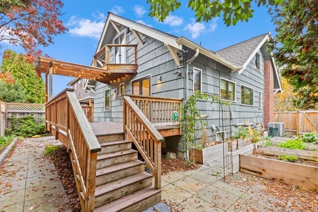 Building Photo - 4Bd/3Ba Seattle House