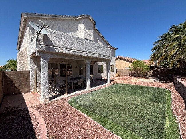 Building Photo - Gorgeous 4bed /5bath home nestled in a gre...
