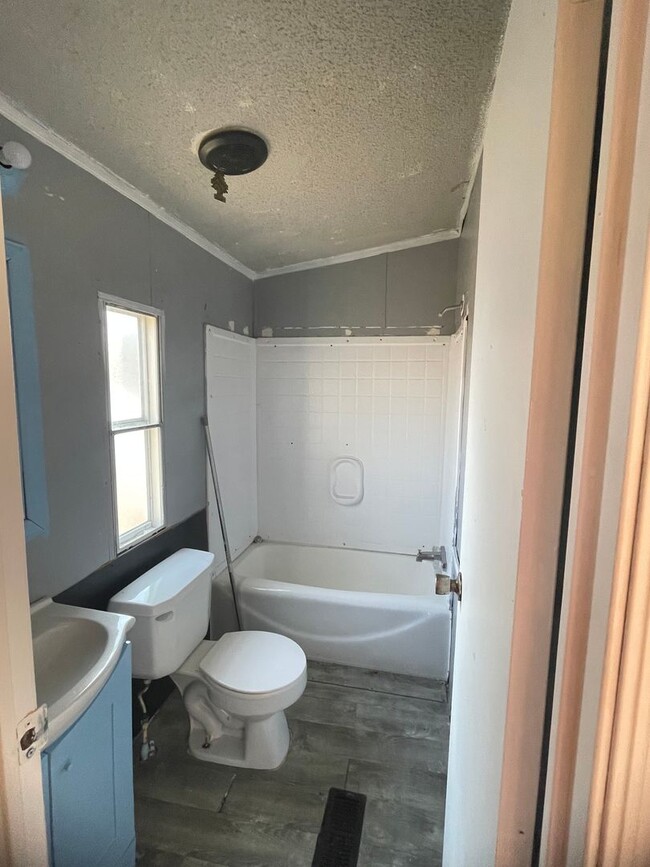 Building Photo - 3 BR 2 Bath 1,280 sq ft singlewide mobile ...