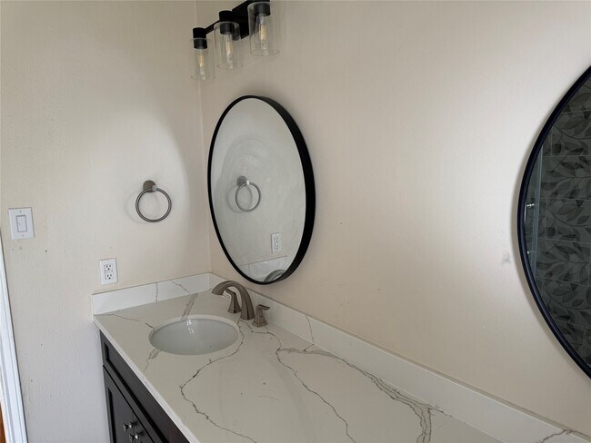 Building Photo - 13123 Chipman Glen Dr