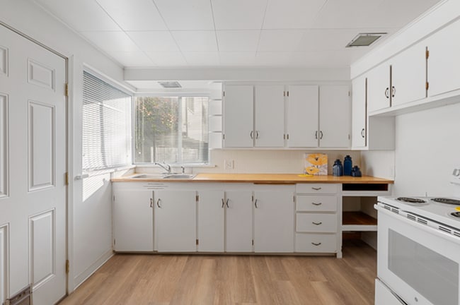 Building Photo - 52ND Street 52ND Street Apartments