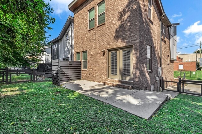 Building Photo - Modern Townhome Living in the Heart of Wed...