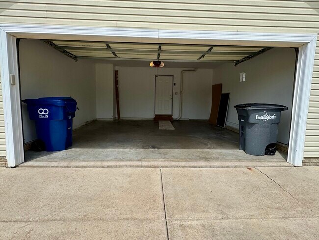 Building Photo - 3054 Cherrywood Dr