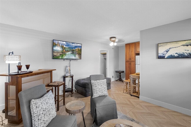 Primary Photo - 30 SE 13th St