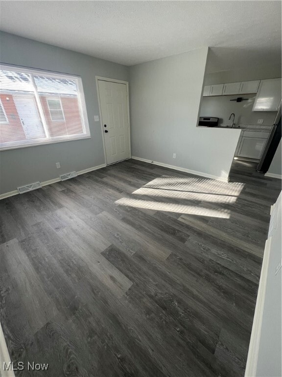 Building Photo - 2557 Edwin Ave