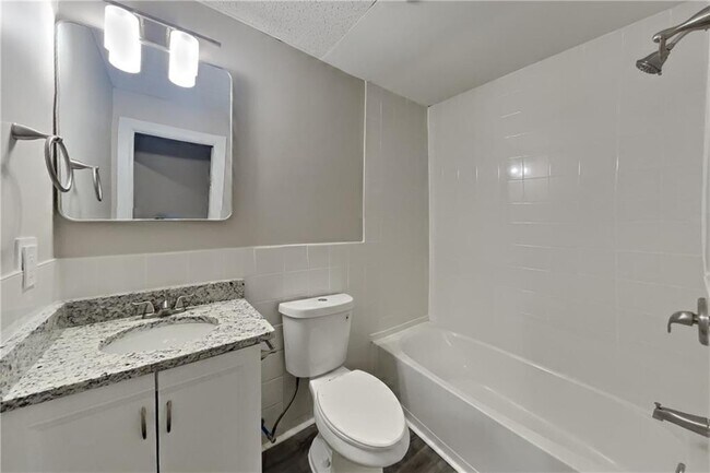 Building Photo - 1294 Log Cabin Ln SE