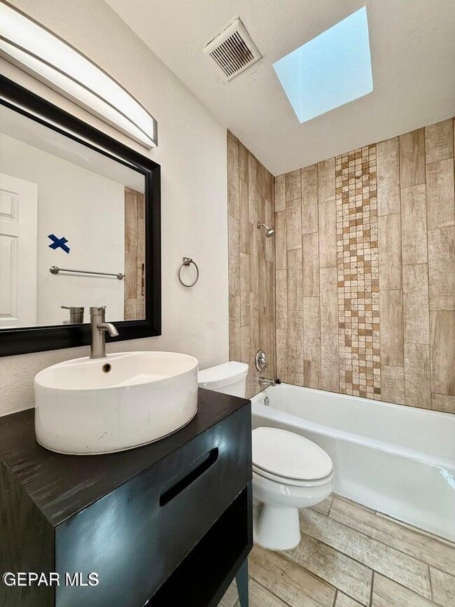 Building Photo - 10833 Cardigan Dr