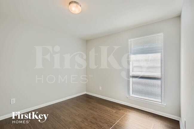 Building Photo - 278 Meadowcrest Dr