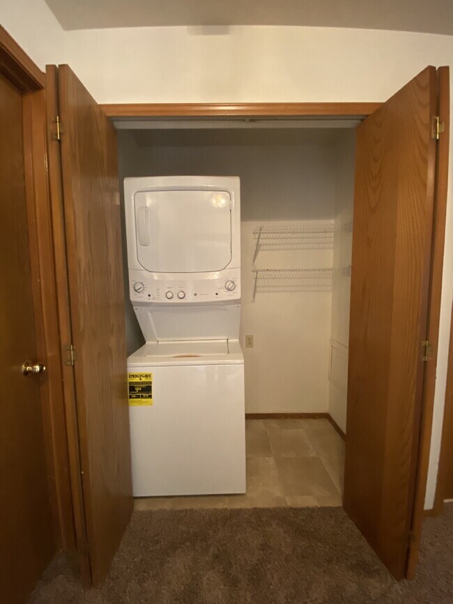 Building Photo - 1BR/1Bath Condo w/Garage