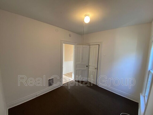 Building Photo - 408 Woodlawn Ave