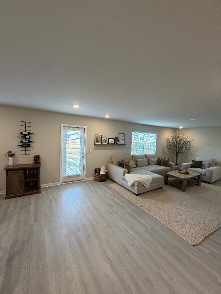 Building Photo - 24570 Broken Sound LP