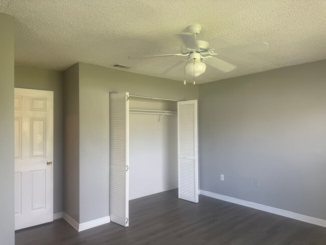 Building Photo - Spacious Duplex in Poinciana