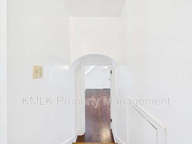 Building Photo - 407 Washington St NE