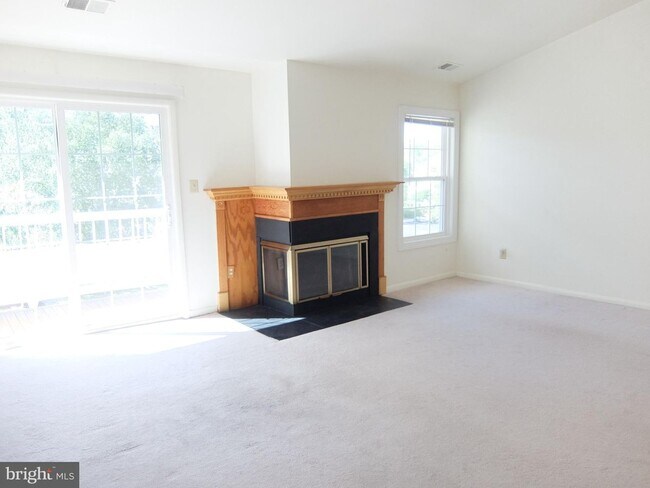 Building Photo - 309 Trinity Ct