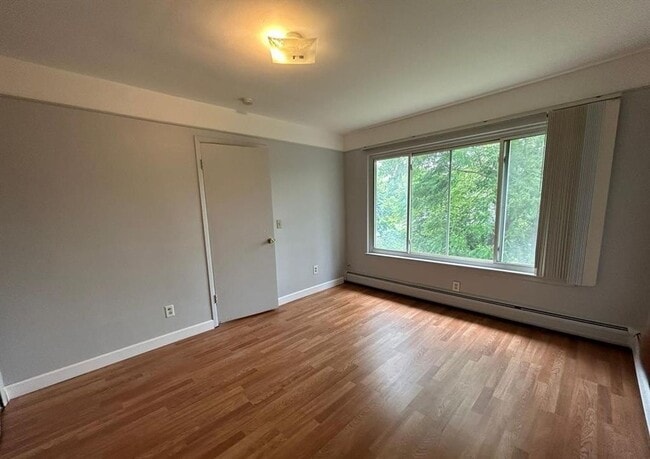 Building Photo - 16480 E 9 Mile Rd