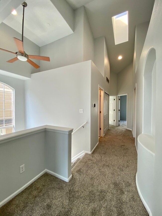 Building Photo - Fantastic Highlands Ranch Townhome - 3bed, 2.5 bath - End Unit