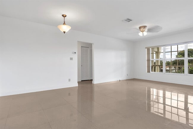 Building Photo - 1049 NW 30th Ct