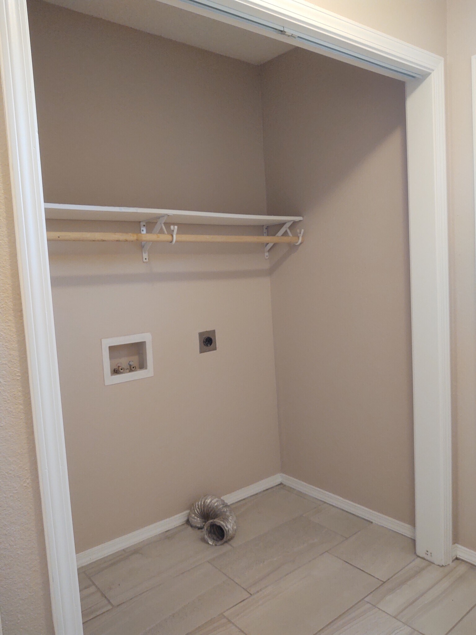 Building Photo - 2819 Tilles Ave