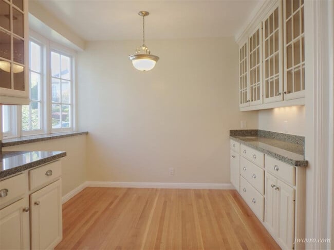 Building Photo - 40 Santa Paula Ave